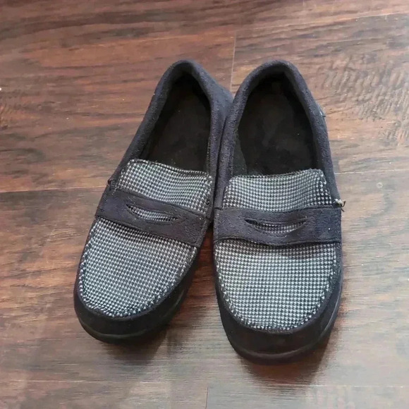 Isotoner Houndstooth Jasper Moccasin - Picture 1 of 8